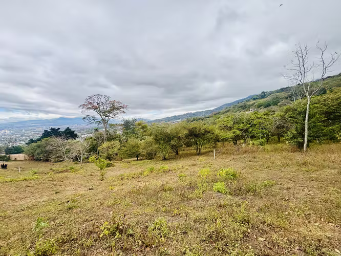 Lote, con increíbles vistas, gran potencial para desarrollo constructivo - Imagen 3