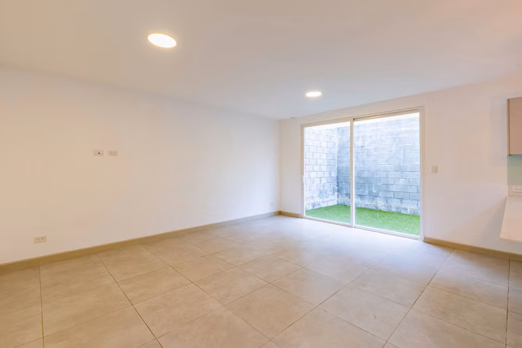 Casa en alquiler en Condominio Nasara Santa Ana – con línea blanca