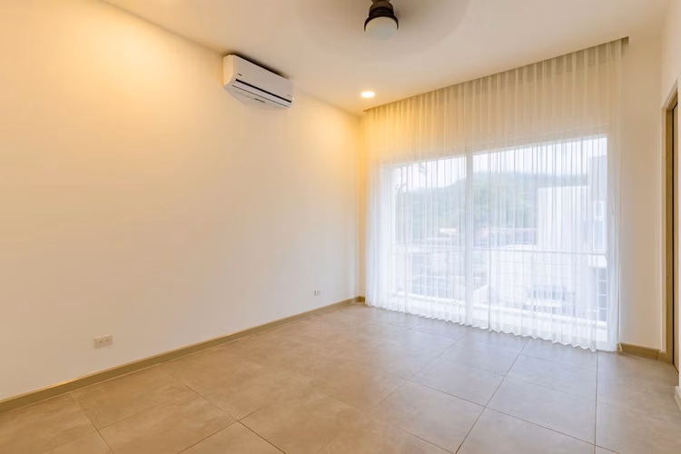 Casa en alquiler en Condominio Nasara Santa Ana – con línea blanca