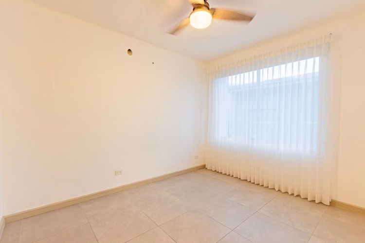 Casa en alquiler en Condominio Nasara Santa Ana – con línea blanca