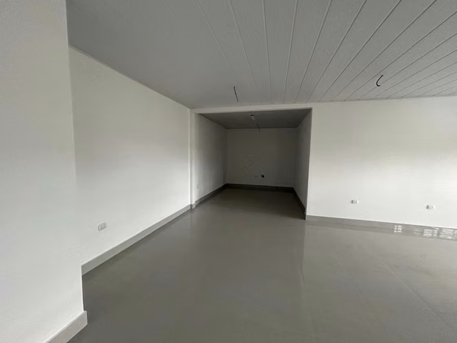 Alquiler de Local Comercial con Amplio Parqueo en San Pedro
