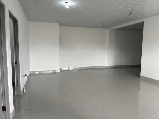 Alquiler de Local Comercial con Amplio Parqueo en San Pedro