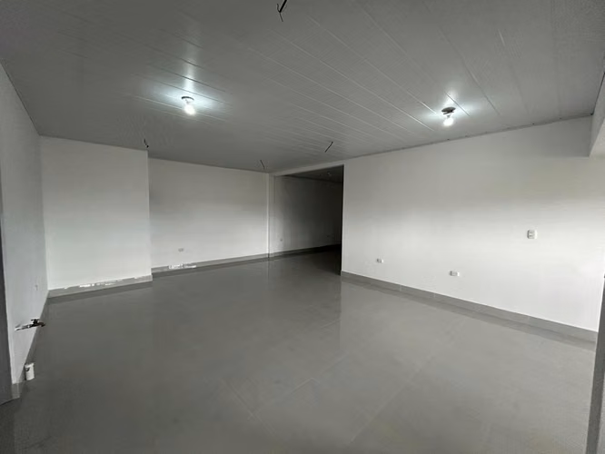 Alquiler de Local Comercial con Amplio Parqueo en San Pedro