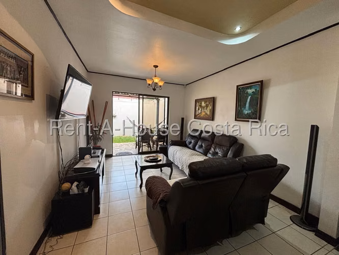 Venta de Casa en Condominio, Concepción de Tres Ríos | 2 Habitaciones | 2 Parqueos - Imagen 2