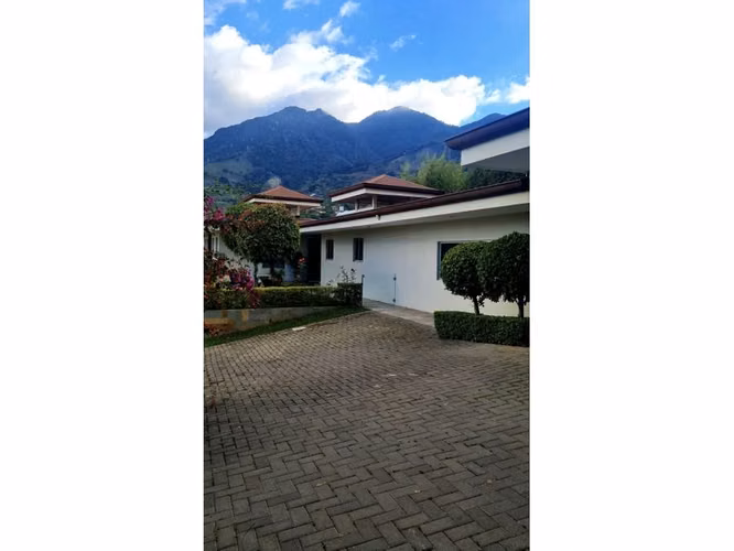 VENTA / Lujosa Propiedad (Permiso de Uso Comercial), Escazú
