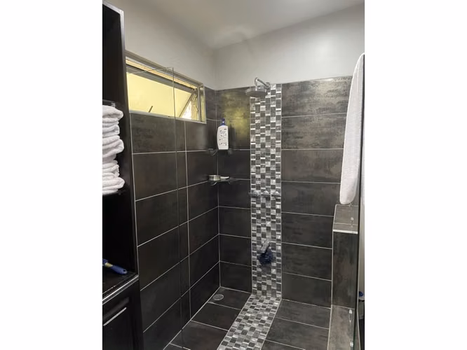 VENTA / Lujosa Propiedad (Permiso de Uso Comercial), Escazú