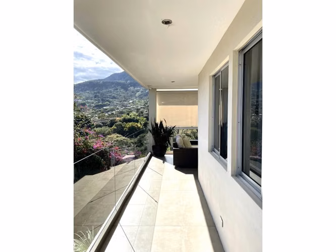 VENTA / Lujosa Propiedad (Permiso de Uso Comercial), Escazú
