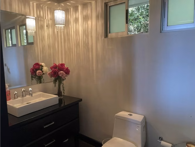 VENTA / Lujosa Propiedad (Permiso de Uso Comercial), Escazú
