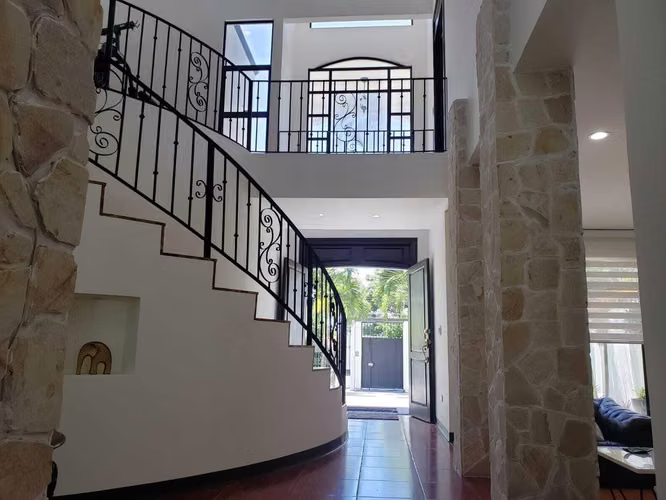 Venta de Casa en Santa Ana Piedades en lote de 1013 m2 - Imagen 2