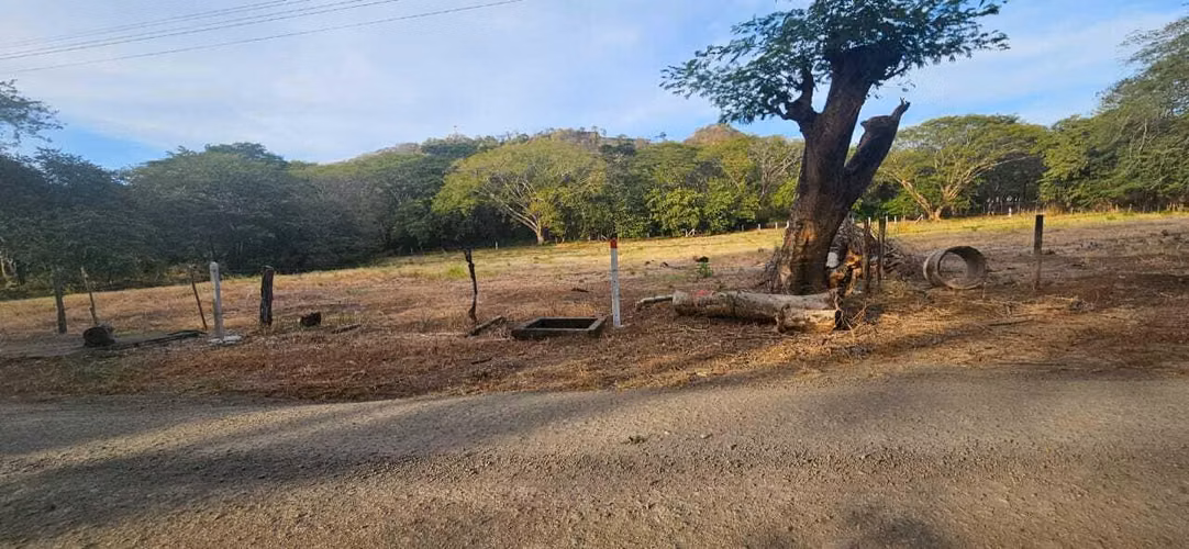 Venta de lote con 1615 m2  Uso de suelo Mixto en Playa Hermosa Guanacaste - Imagen 2