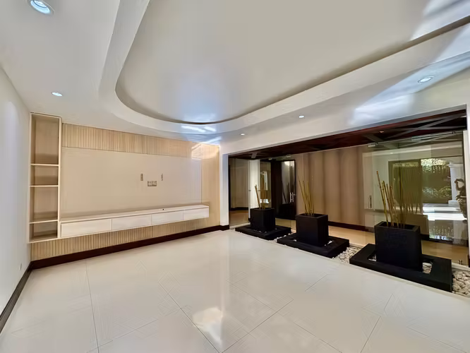 BOSQUES DE LINDORA, SANTA ANA – EXCLUSIVA y ELEGANTE RESIDENCIA DE UN NIVEL CON PISCINA PRIVADA