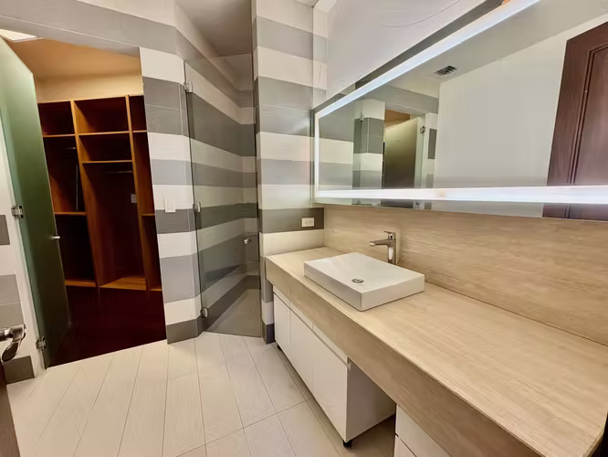 BOSQUES DE LINDORA, SANTA ANA – EXCLUSIVA y ELEGANTE RESIDENCIA DE UN NIVEL CON PISCINA PRIVADA