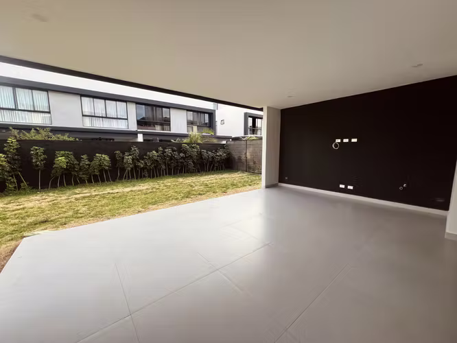 Casa moderna en Venta en Lindora – Viví Como en un Club Privado