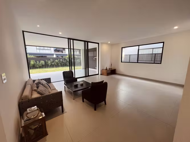 Casa moderna en Venta en Lindora – Viví Como en un Club Privado