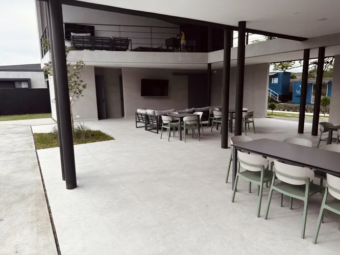 Casa moderna en Venta en Lindora – Viví Como en un Club Privado