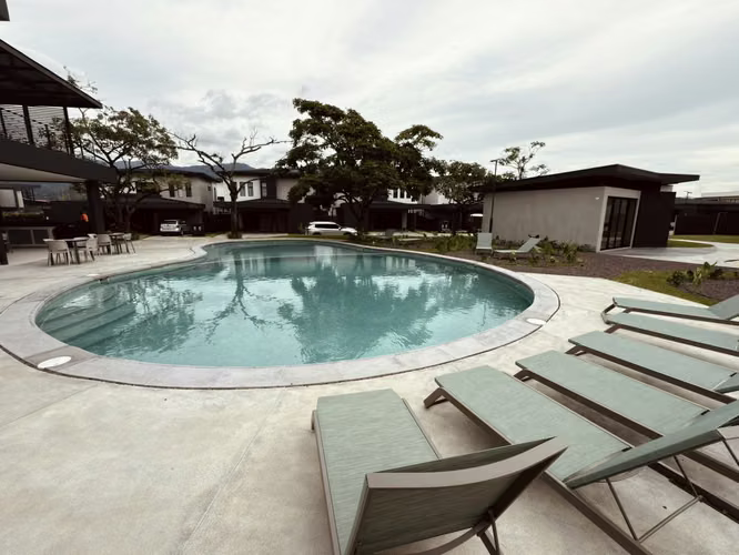 Casa moderna en Venta en Lindora – Viví Como en un Club Privado