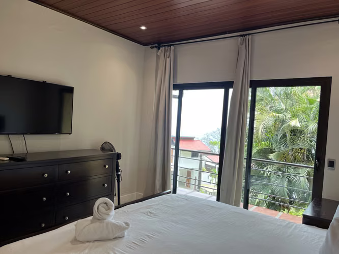 Alquilo casa amueblada en Punta Leona, incluye los servicios y servicio de limpieza