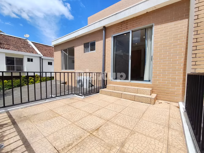 Venta de casa de 3 hab. en Condominio Casa del Sol, Santa Ana centro