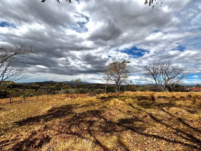 Venta de 1.3 Hectáreas con Bosque y Río en La Guácima - Imagen 2