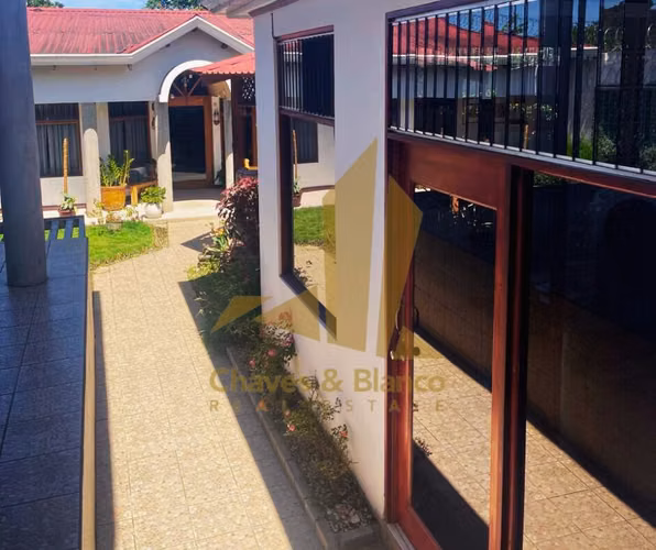 Punto Comercial Estratégico en Santo Domingo: Uso Mixto, Oficinas y Exposición frente a Autopista - Imagen 2