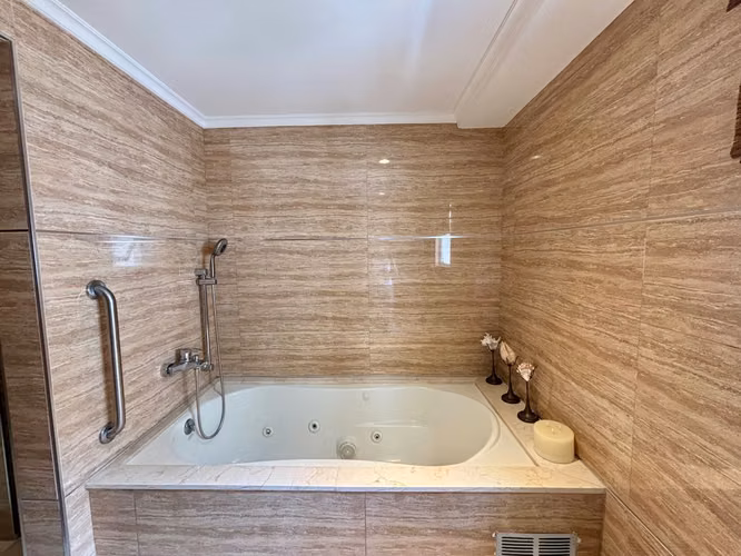 ALQUILER DE APARTAMENTO EN EL CORTIJO LOS LAURELES, ESCAZÚ AMUEBLADO