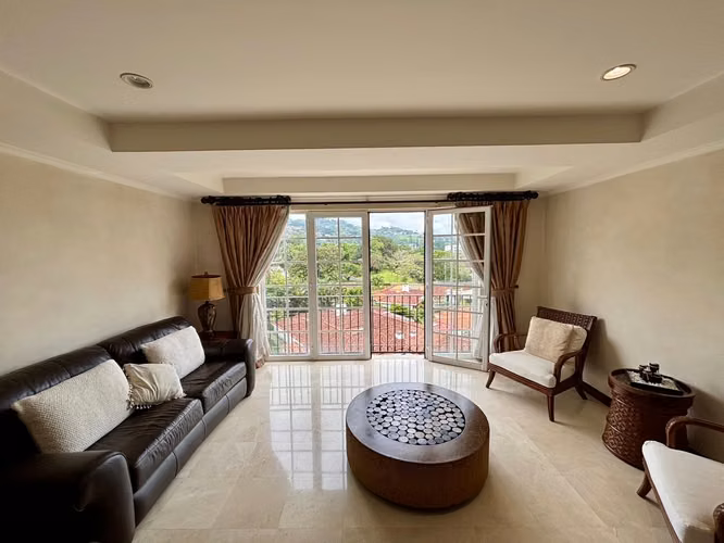 ALQUILER DE APARTAMENTO EN EL CORTIJO LOS LAURELES, ESCAZÚ AMUEBLADO