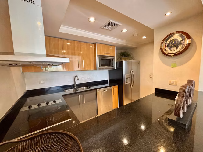 ALQUILER DE APARTAMENTO EN EL CORTIJO LOS LAURELES, ESCAZÚ AMUEBLADO