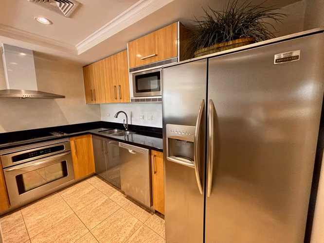 ALQUILER DE APARTAMENTO EN EL CORTIJO LOS LAURELES, ESCAZÚ AMUEBLADO