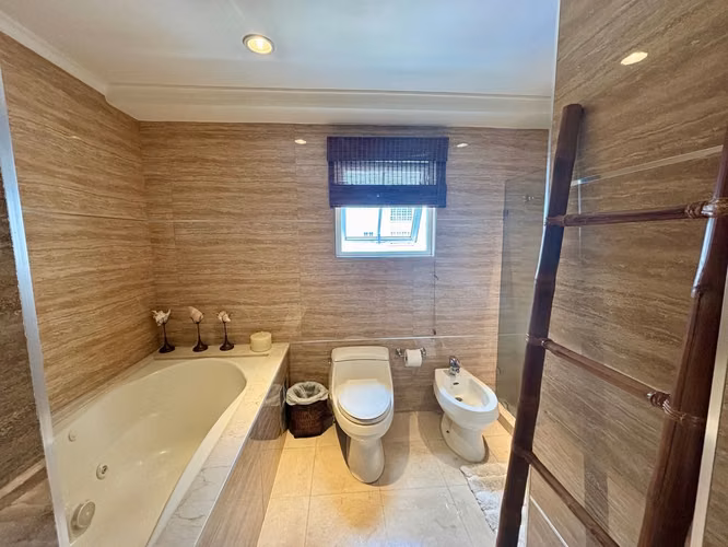 ALQUILER DE APARTAMENTO EN EL CORTIJO LOS LAURELES, ESCAZÚ AMUEBLADO