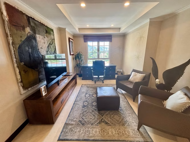 ALQUILER DE APARTAMENTO EN EL CORTIJO LOS LAURELES, ESCAZÚ AMUEBLADO