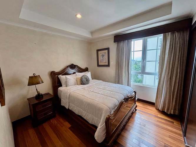 ALQUILER DE APARTAMENTO EN EL CORTIJO LOS LAURELES, ESCAZÚ AMUEBLADO