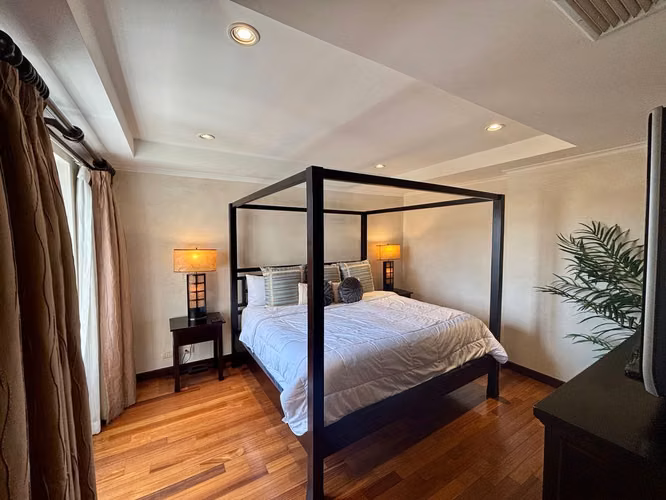 ALQUILER DE APARTAMENTO EN EL CORTIJO LOS LAURELES, ESCAZÚ AMUEBLADO