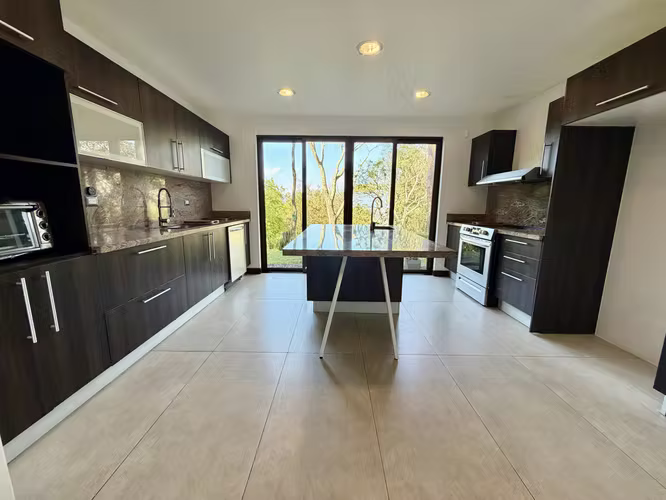 Santa Ana, Contemporánea Casa con Vistas Espectaculares y Max Privacidad
