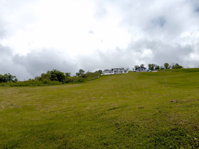 Casa en Venta Cerca de San José | 5 Habitaciones | Amplio Terreno con Quebrada | $599,000