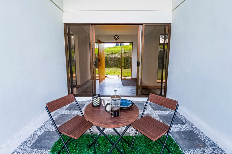 Casa en Venta Cerca de San José | 5 Habitaciones | Amplio Terreno con Quebrada | $599,000