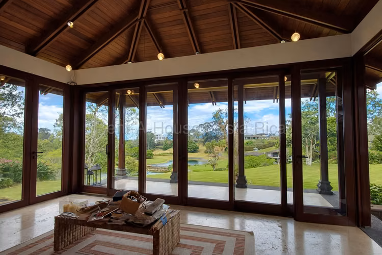 Venta de Casa en Condominio Monterán Granadilla Curridabat