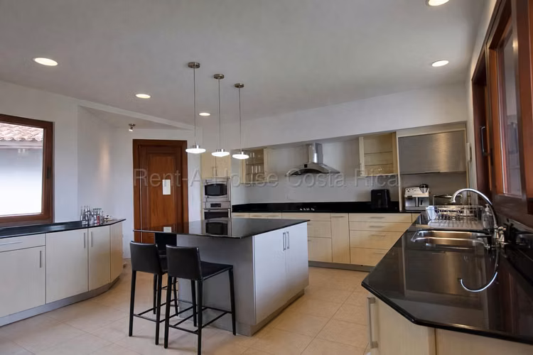 Venta de Casa en Condominio Monterán Granadilla Curridabat