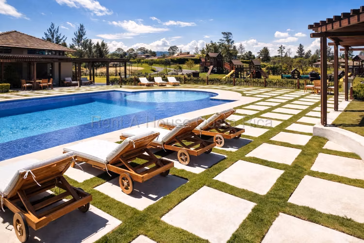 Venta de Casa en Condominio Monterán Granadilla Curridabat