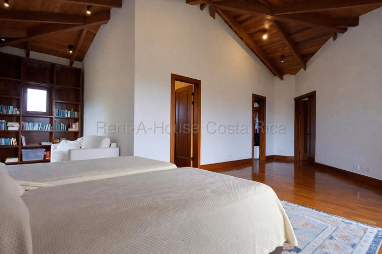 Venta de Casa en Condominio Monterán Granadilla Curridabat