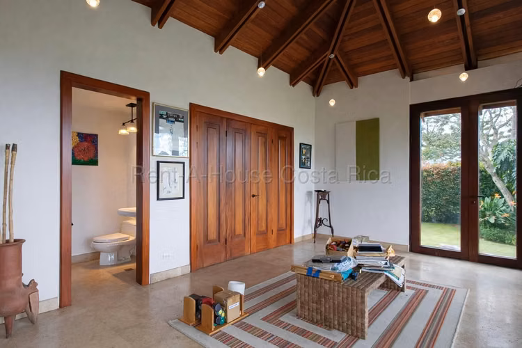 Venta de Casa en Condominio Monterán Granadilla Curridabat