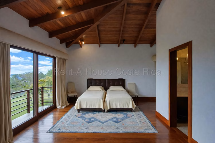 Venta de Casa en Condominio Monterán Granadilla Curridabat