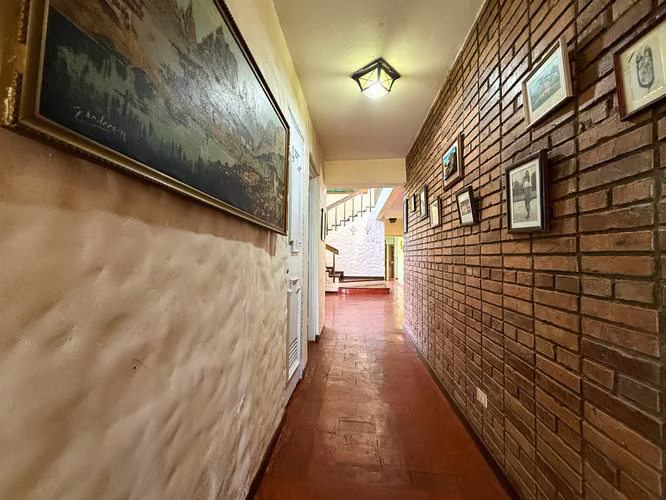 Casa en lote esquinero con vista al campo de golf – Cariari