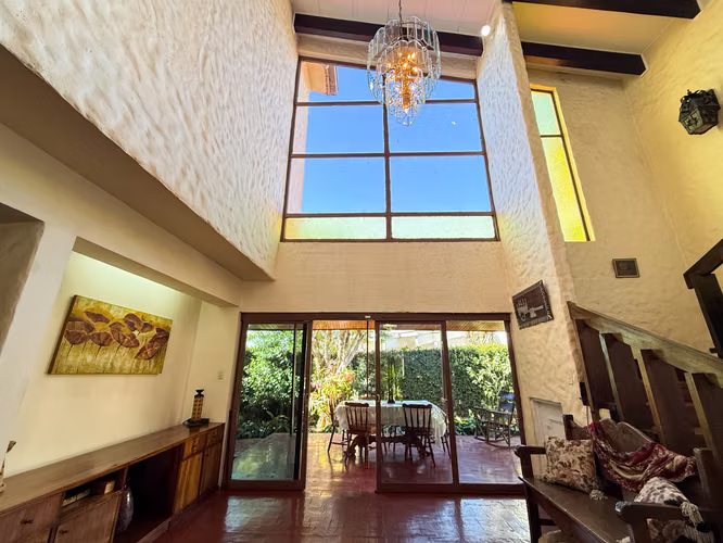 Casa en lote esquinero con vista al campo de golf – Cariari