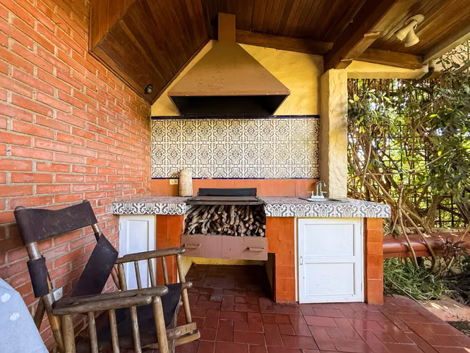 Casa en lote esquinero con vista al campo de golf – Cariari