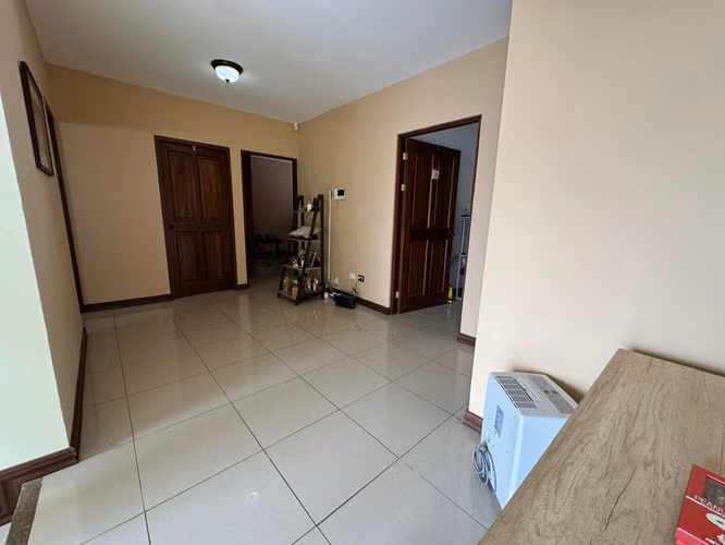 Amplia Casa con jardín en Residencial Privado, San Roque, Heredia