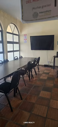 Vendo edificio con apartamentos y oficinas.