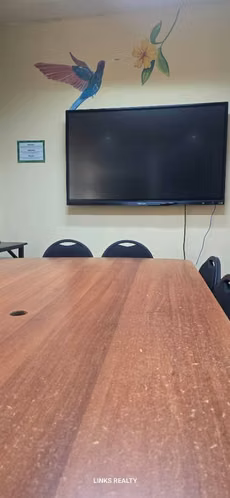 Vendo edificio con apartamentos y oficinas.