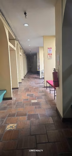 Vendo edificio con apartamentos y oficinas.