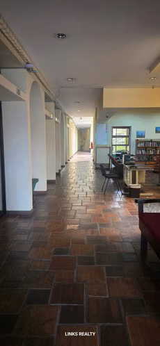 Vendo edificio con apartamentos y oficinas.