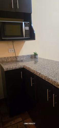 Vendo edificio con apartamentos y oficinas.